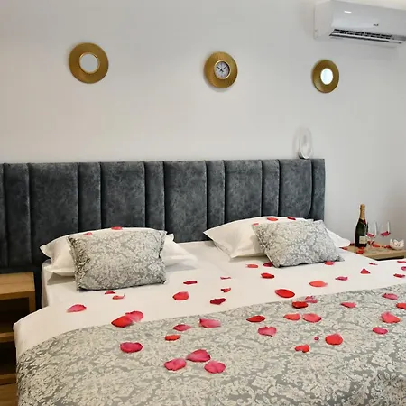 Elite Golem (Tirana)