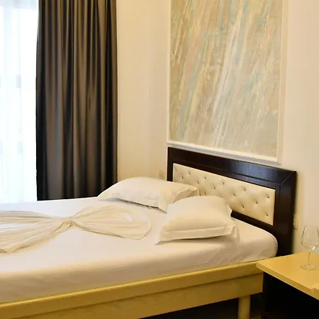 Elite Golem (Tirana)